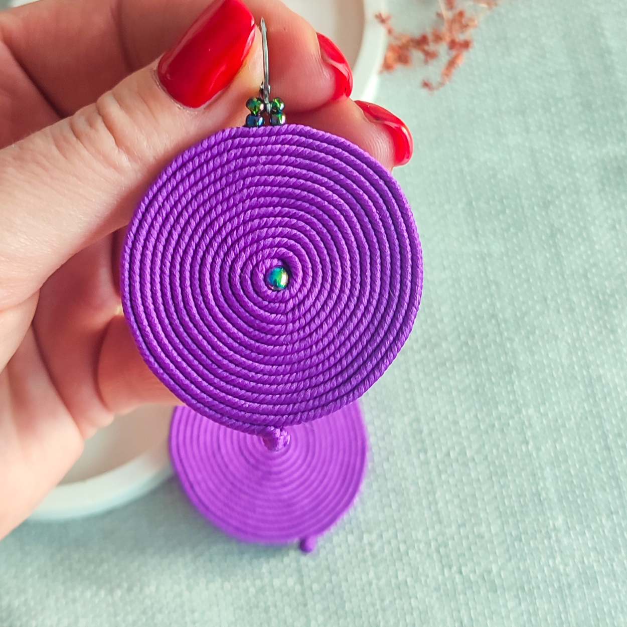 fioletowe lekkie kolczyki koła