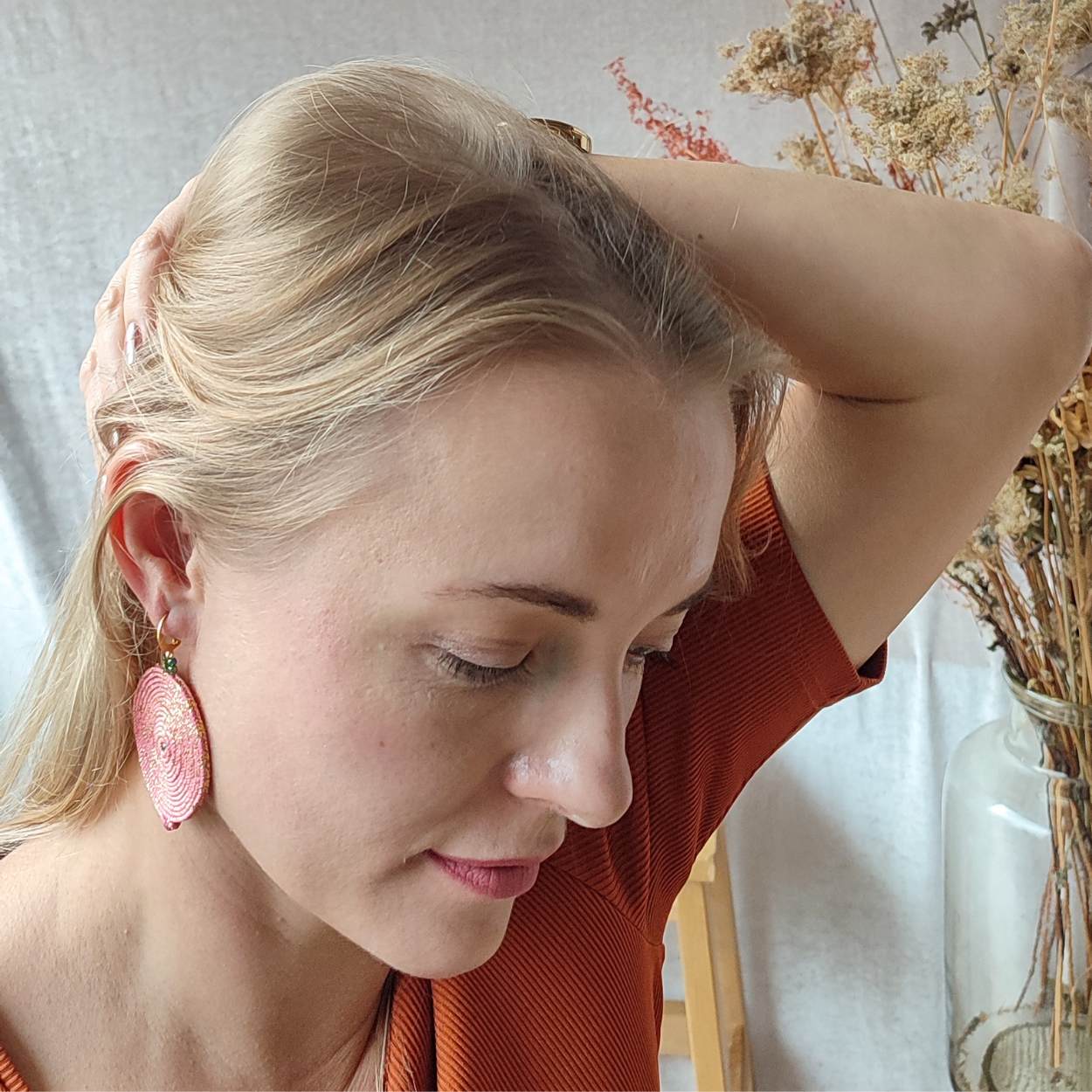 Kolczyki różowo- złote koła lekkie - obrazek 4