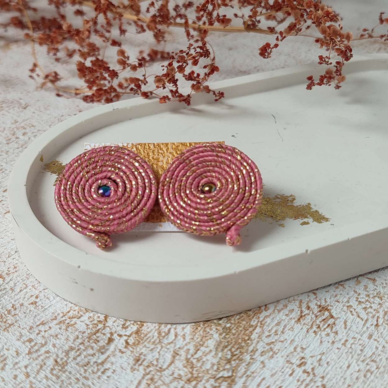 różowe złote małe kolczyki sztyfty