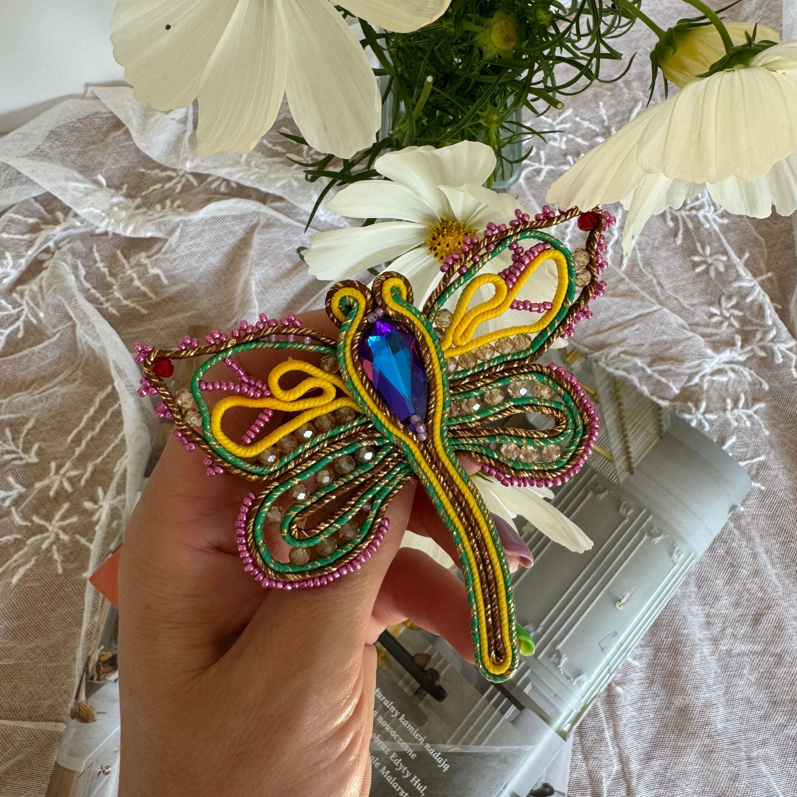 jesienne broszki dodatki Jesienna Moda 2024 bordowe kolczyki