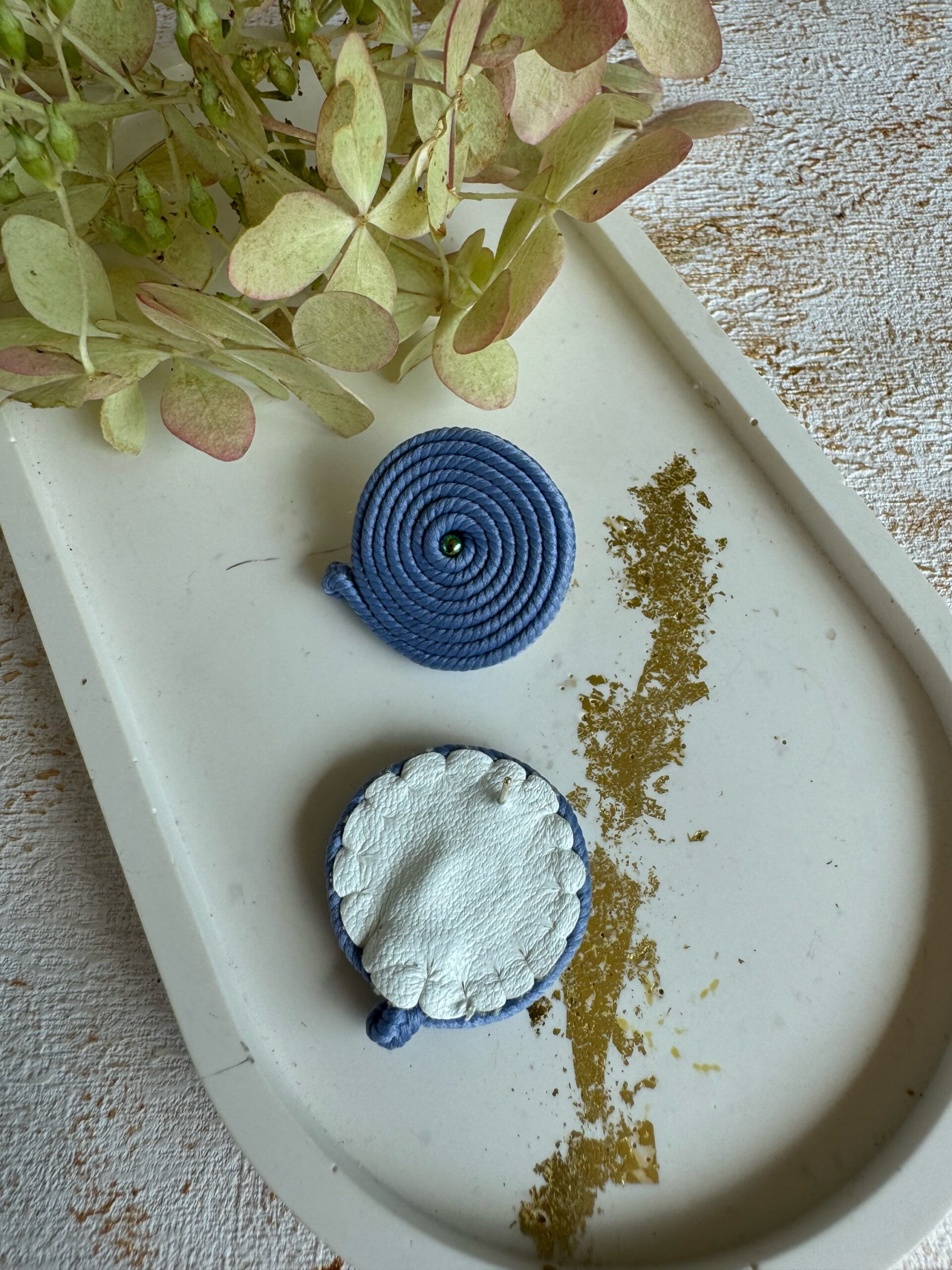 Kolczyki błękitne małe koła - obrazek 2