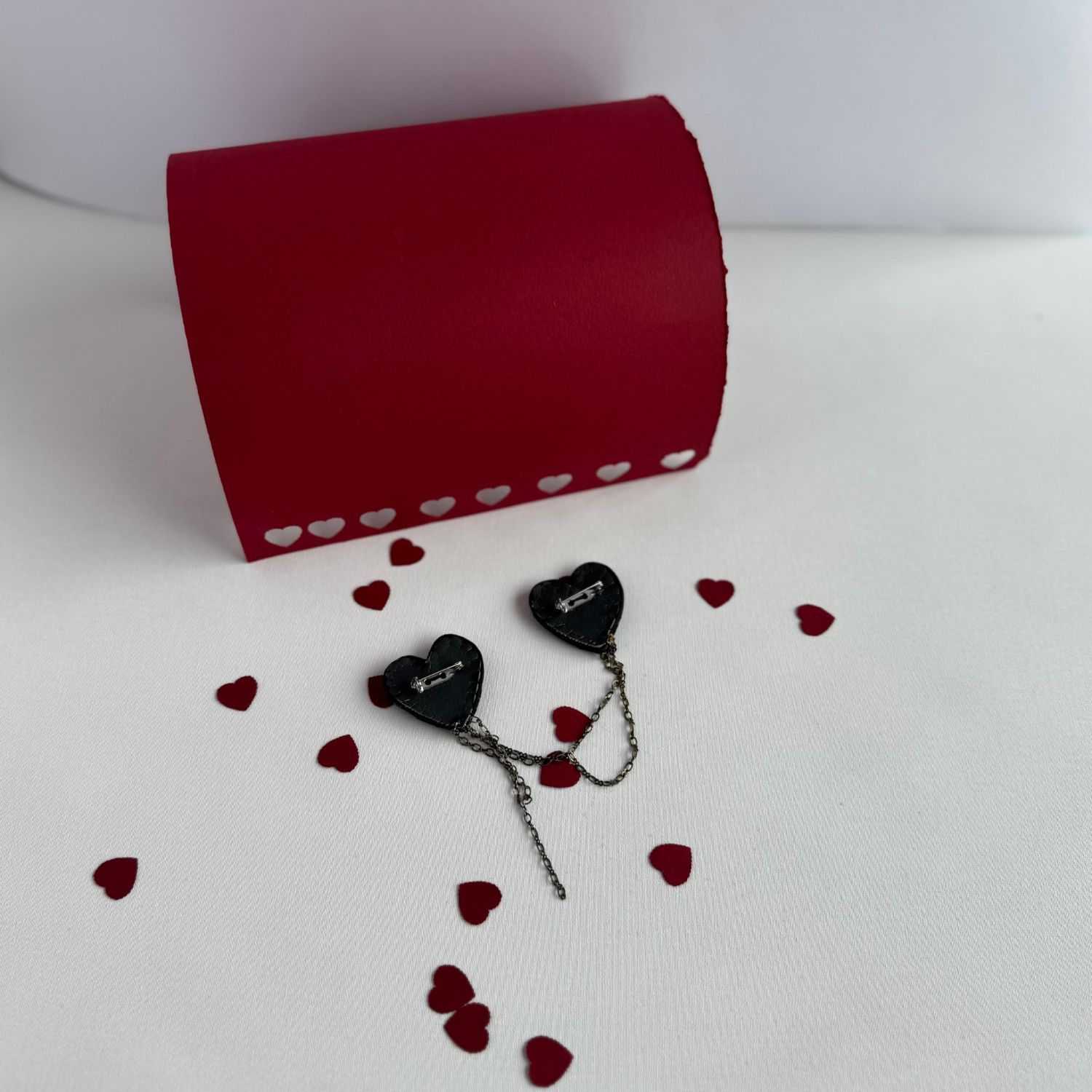 Broszka dwa serca czarne - obrazek 3