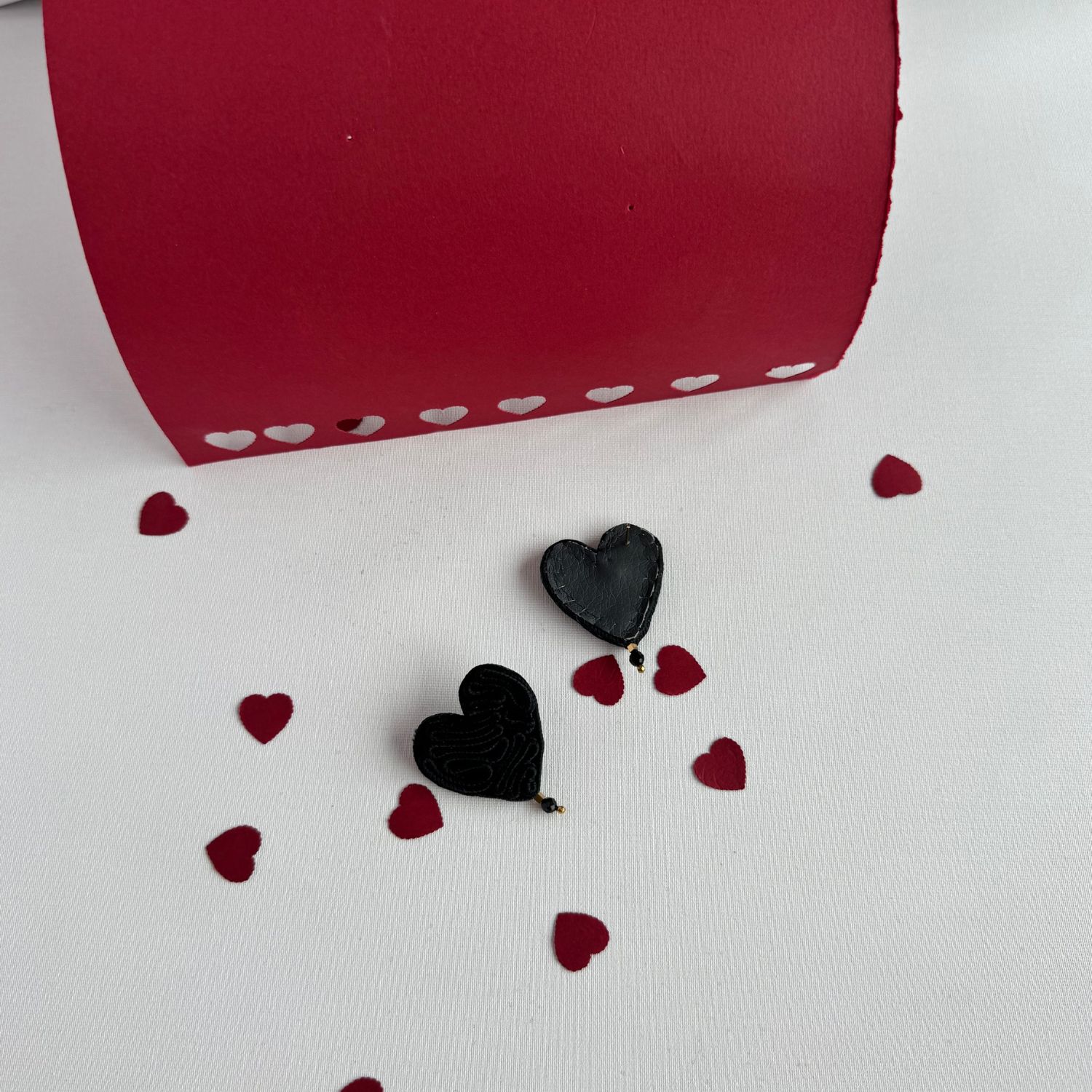 Kolczyki czarne serca - obrazek 2