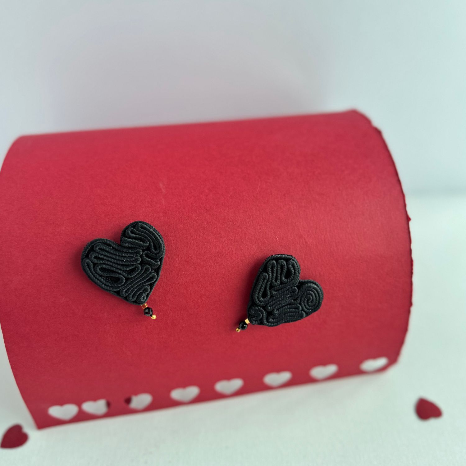 Kolczyki czarne serca - obrazek 3