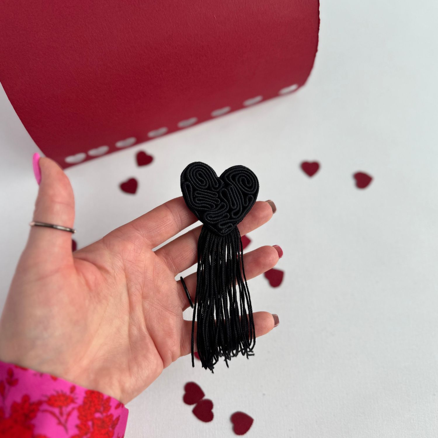 czarne serce broszka