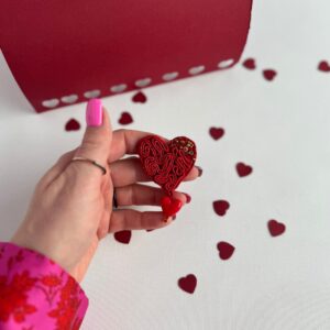 czerwone serce broszka