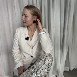 małe czarne serca kolczyki bigle