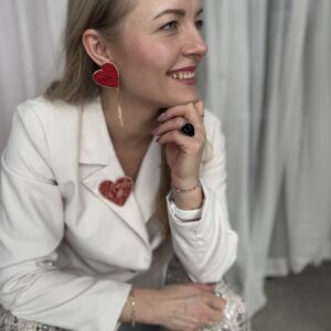 czerwone kolczyki z cyrkoniami