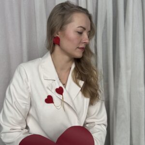 czerwone serce broszka