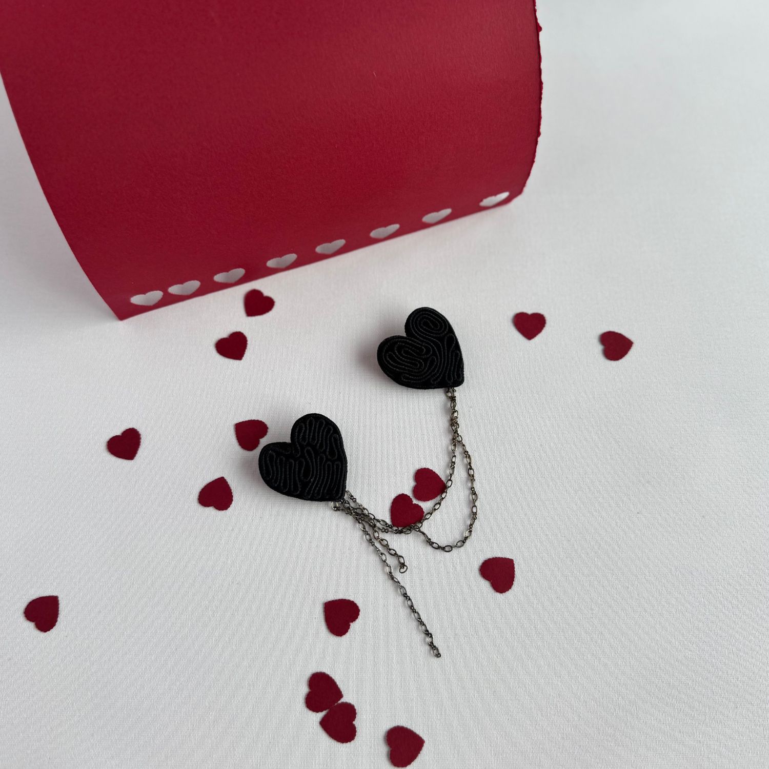 Broszka dwa serca czarne - obrazek 4